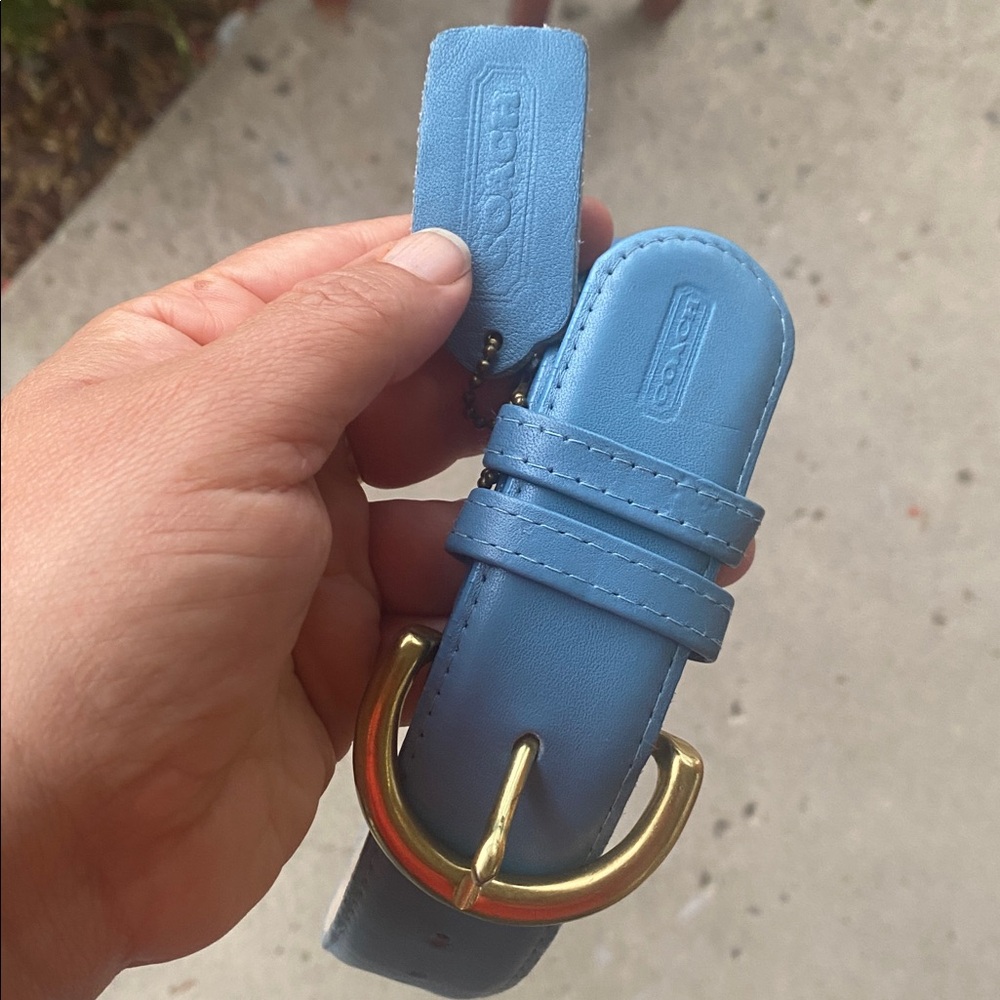 💙🤍😎 Elegant Vintage 90s Blue Leather coach Belt with Gold Buckle - Picture 16 of 16